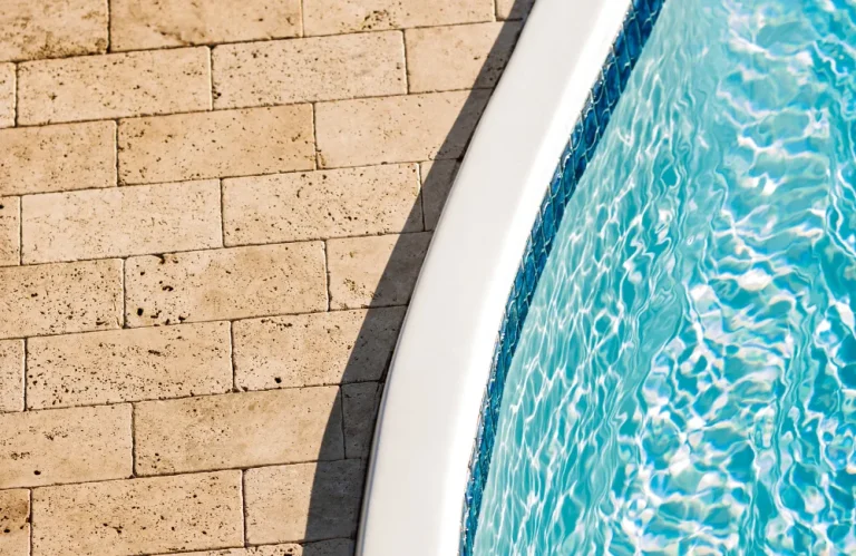 piscine coque qui bouge